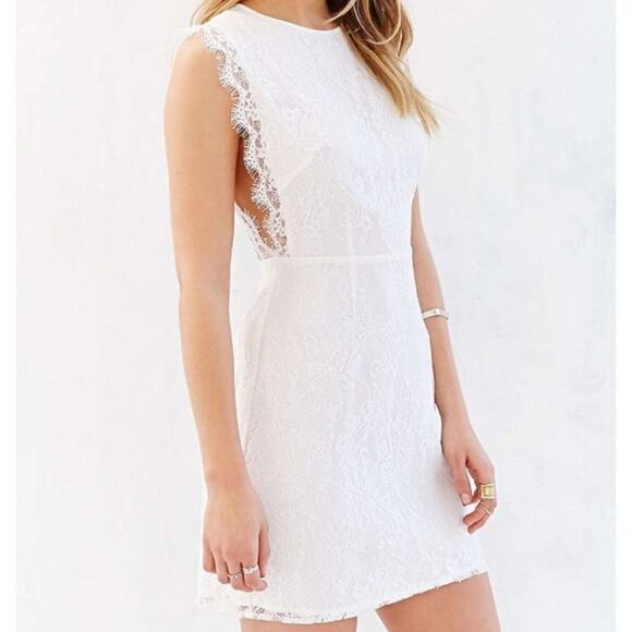 NWT Kimchi Blue Women’s Ivory Lace Sleeveless Open Back Dress size 6. - Picture 1 of 15